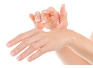 العناية باليدين