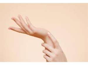 العناية باليدين